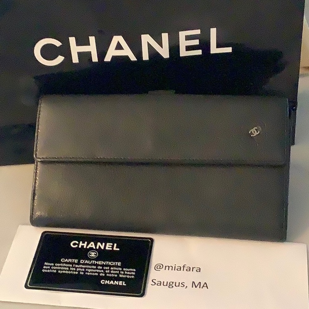 Chanel CC Camellia Wallet in Black Chèvre Leather